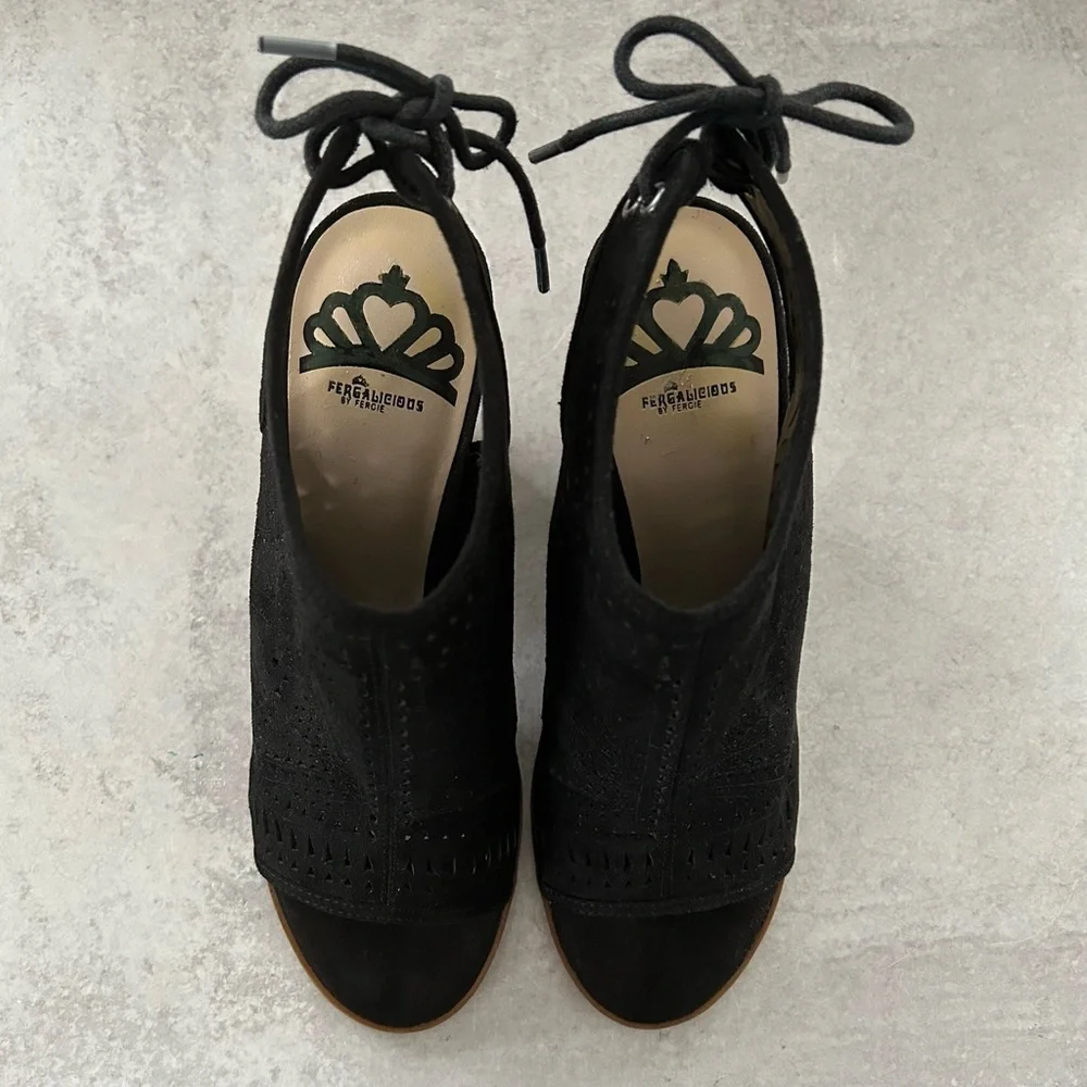 Fergalicious Women's Vorge Peep Toe Tie Back Laser Cut Bootie, Black 8 - Picture 9 of 10